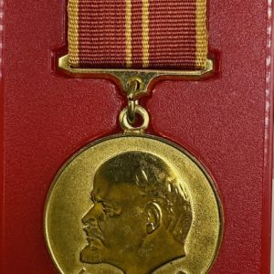 Medal for the Commemoration of the 100th Anniversary of Lenin to Foreigners in original box. Very Rare!
